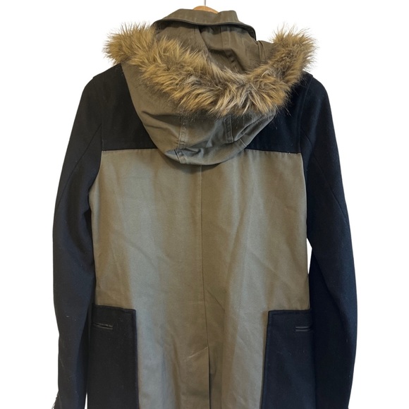 Vans Jacket - Olive Green & Black - Fur Hood Fall Coat - Picture 4 of 4